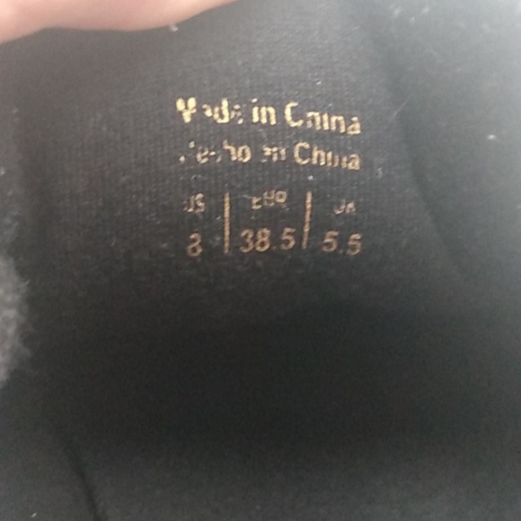 ALDO Women's Shoe's Size 8 Black with Gold Metal plate on the laces - Picture 11 of 11